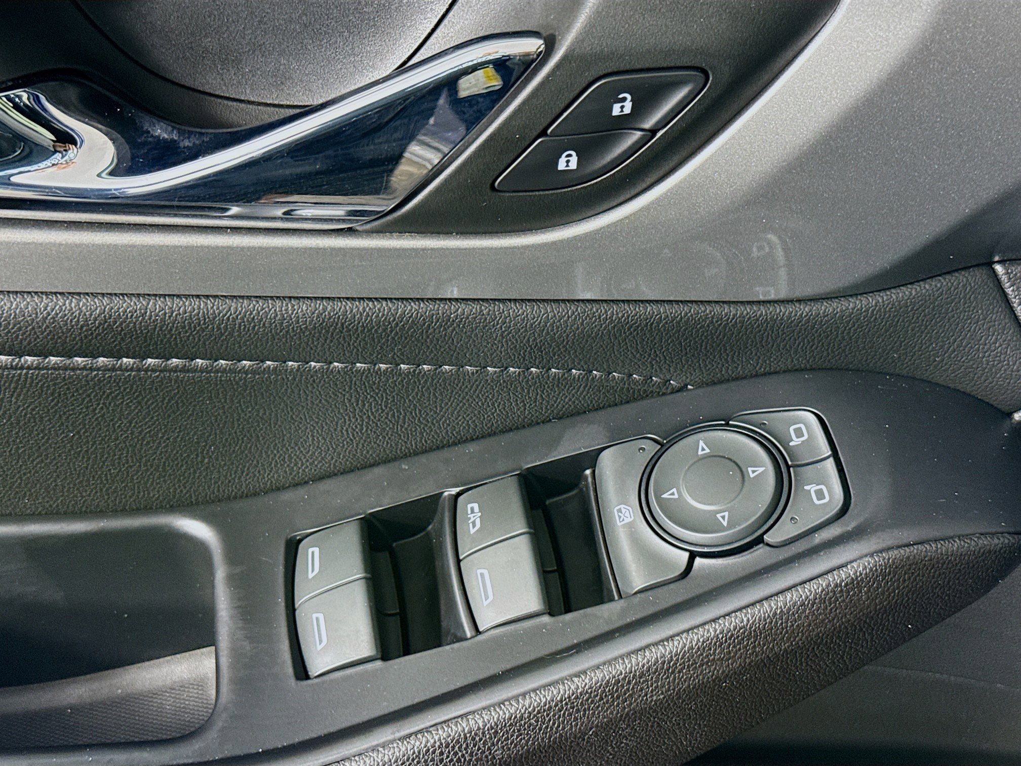 Used 2023 Chevrolet Traverse LT image 24