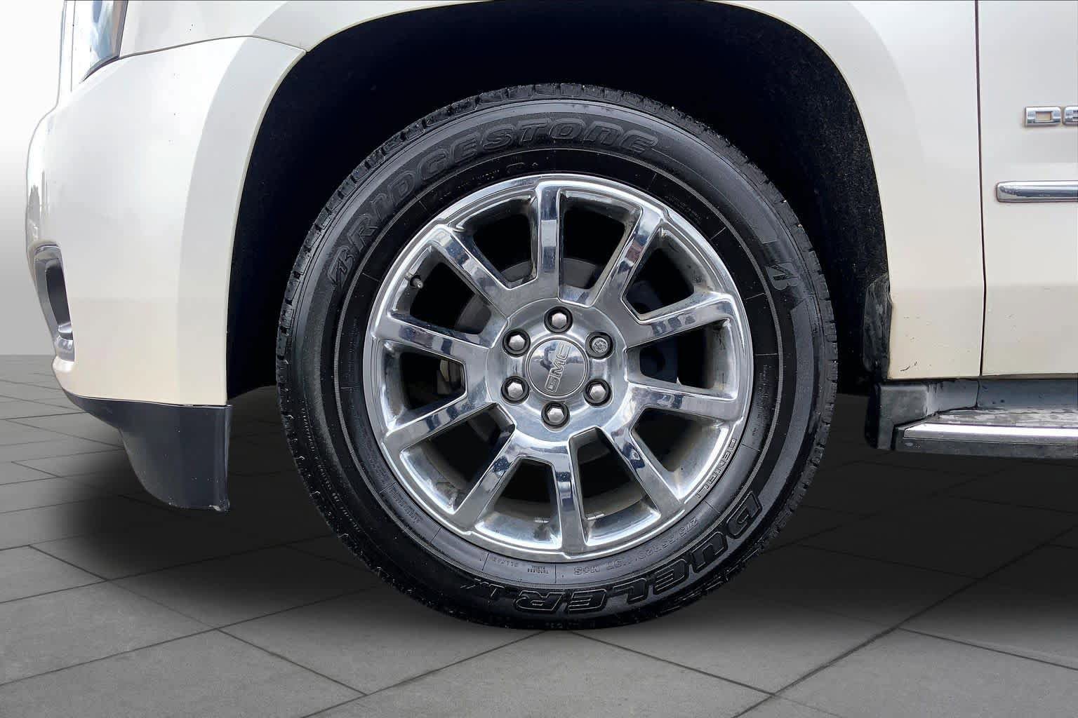 Used 2015 GMC Yukon Denali w/ Touring Package AWD/4WD image 10