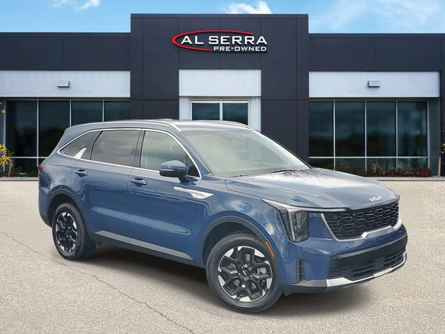 Certified 2025 Kia Sorento S image 1