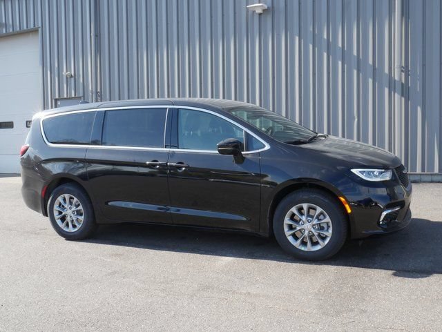 New 2026 Chrysler Pacifica Select AWD/4WD image 4
