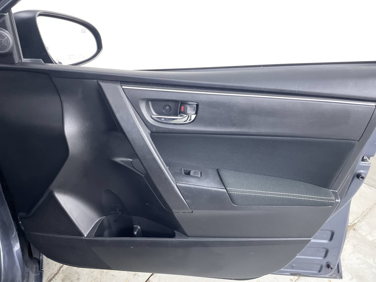 Used 2018 Toyota Corolla LE FWD image 22