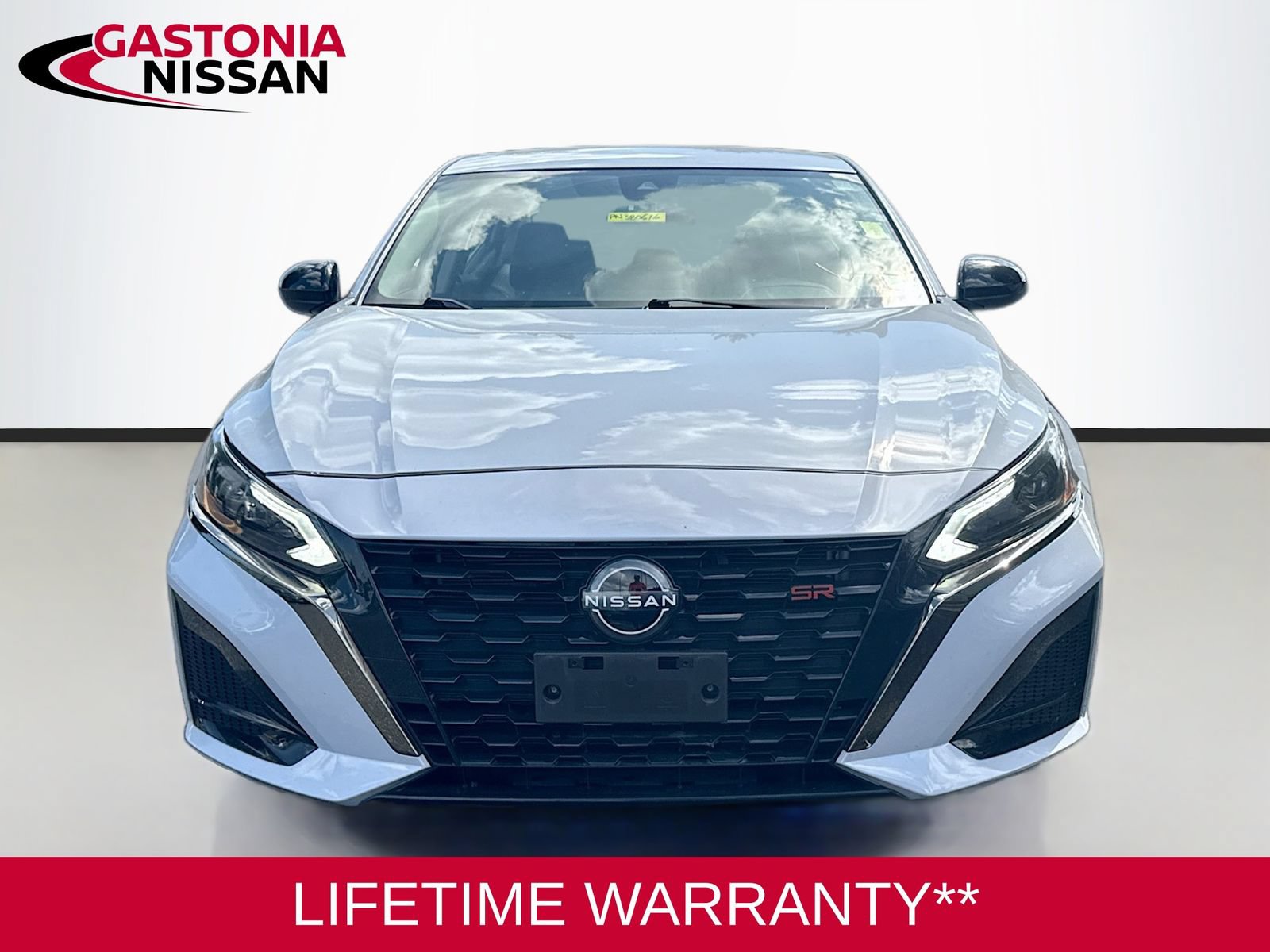 Used 2023 Nissan Altima 2.5 SR FWD image 2