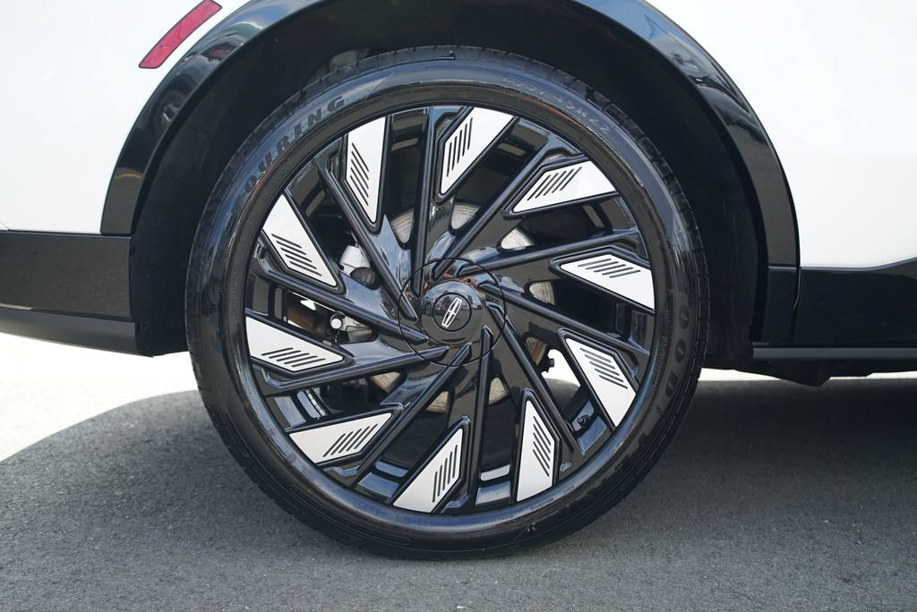 Used 2025 Lincoln Nautilus Reserve AWD/4WD image 35