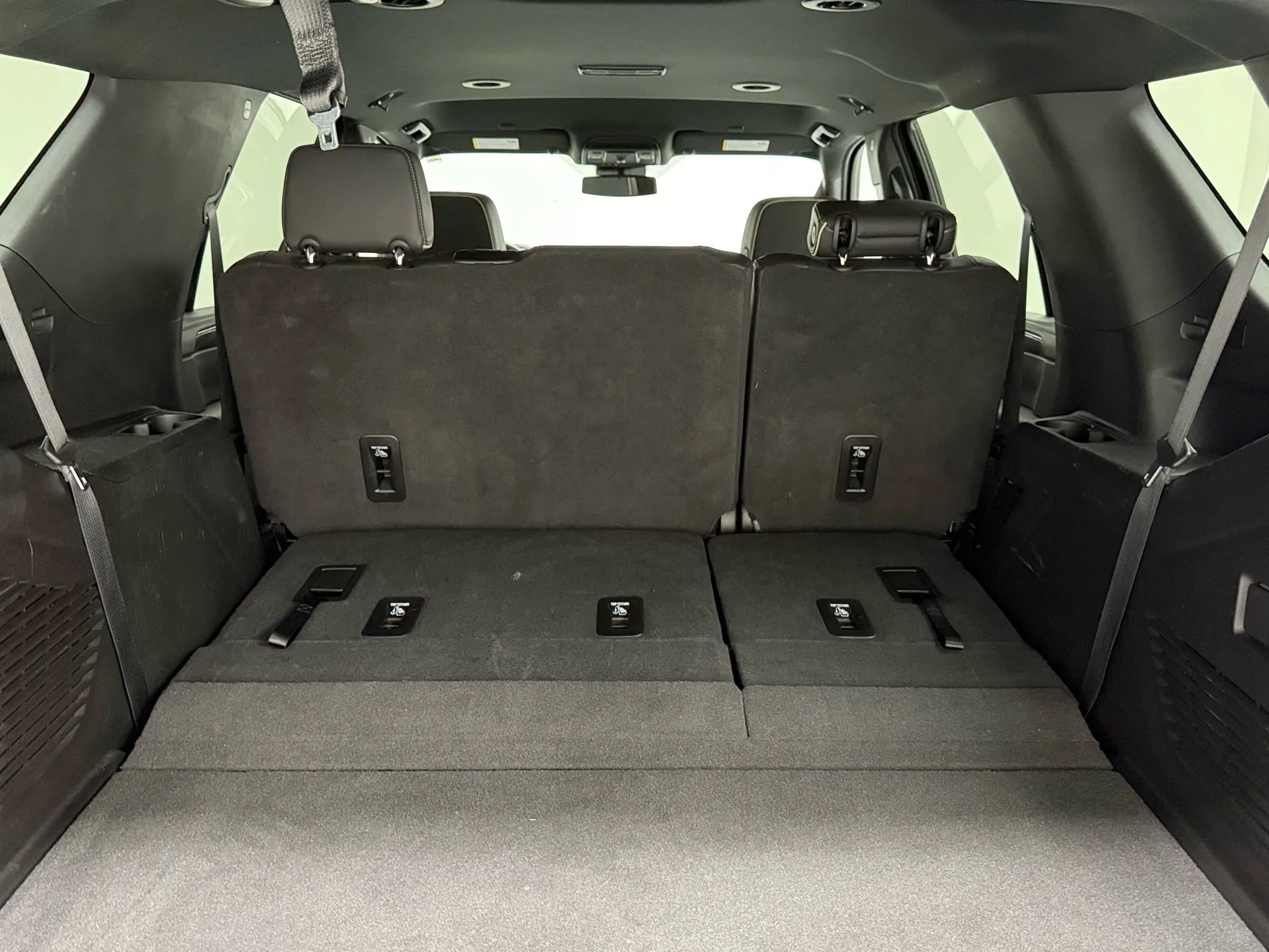 Used 2024 GMC Yukon SLT image 65