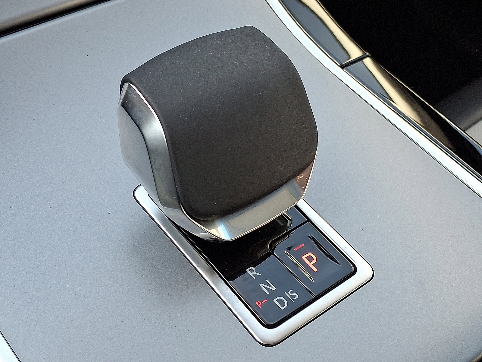 Used 2025 Land Rover Range Rover Velar S image 16