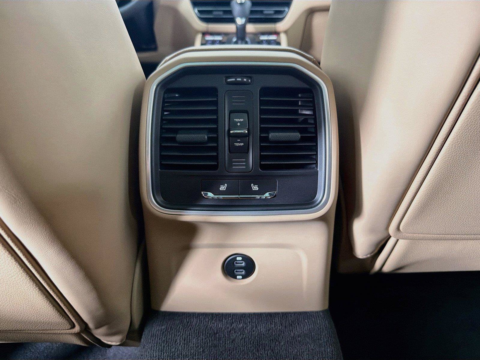 Certified 2026 Porsche Macan Turbo AWD/4WD image 24