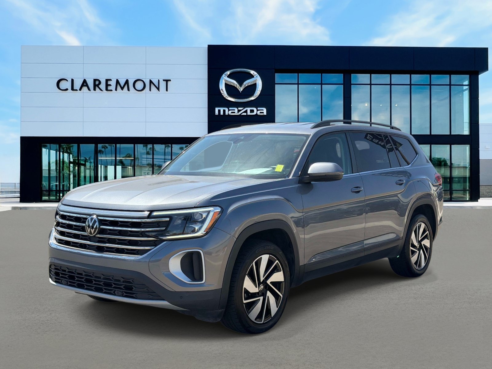 Used 2025 Volkswagen Atlas SE FWD image 3