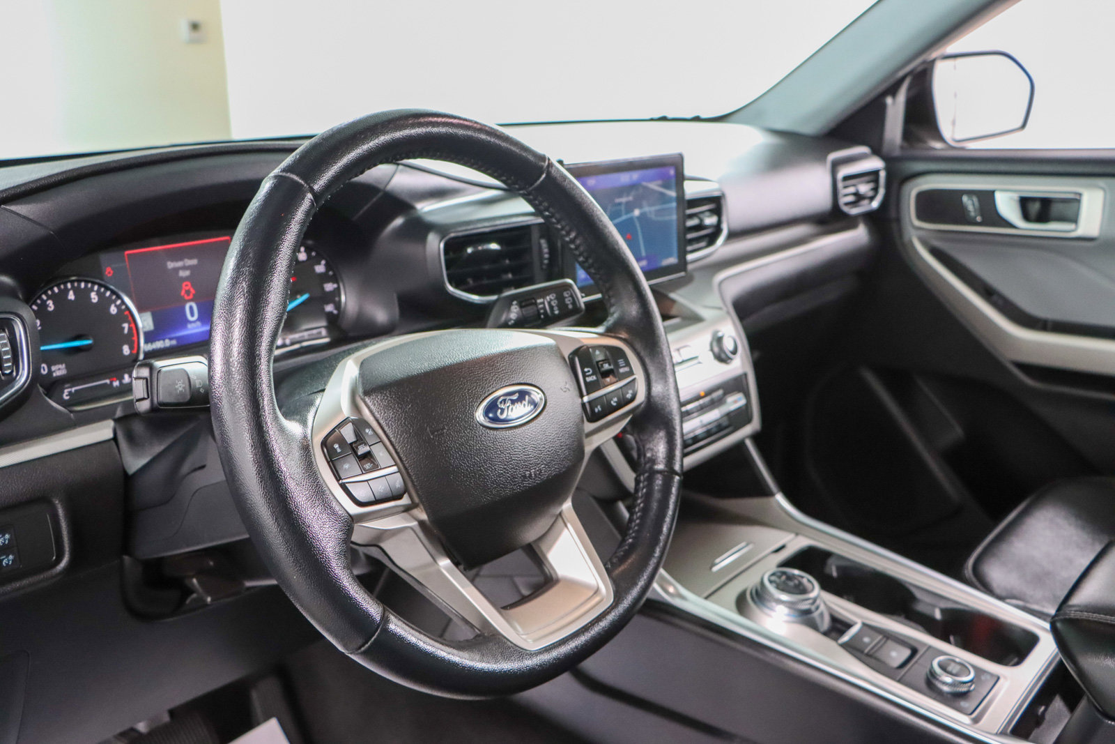 Used 2022 Ford Explorer XLT w/ XLT Sport Appearance Package image 23