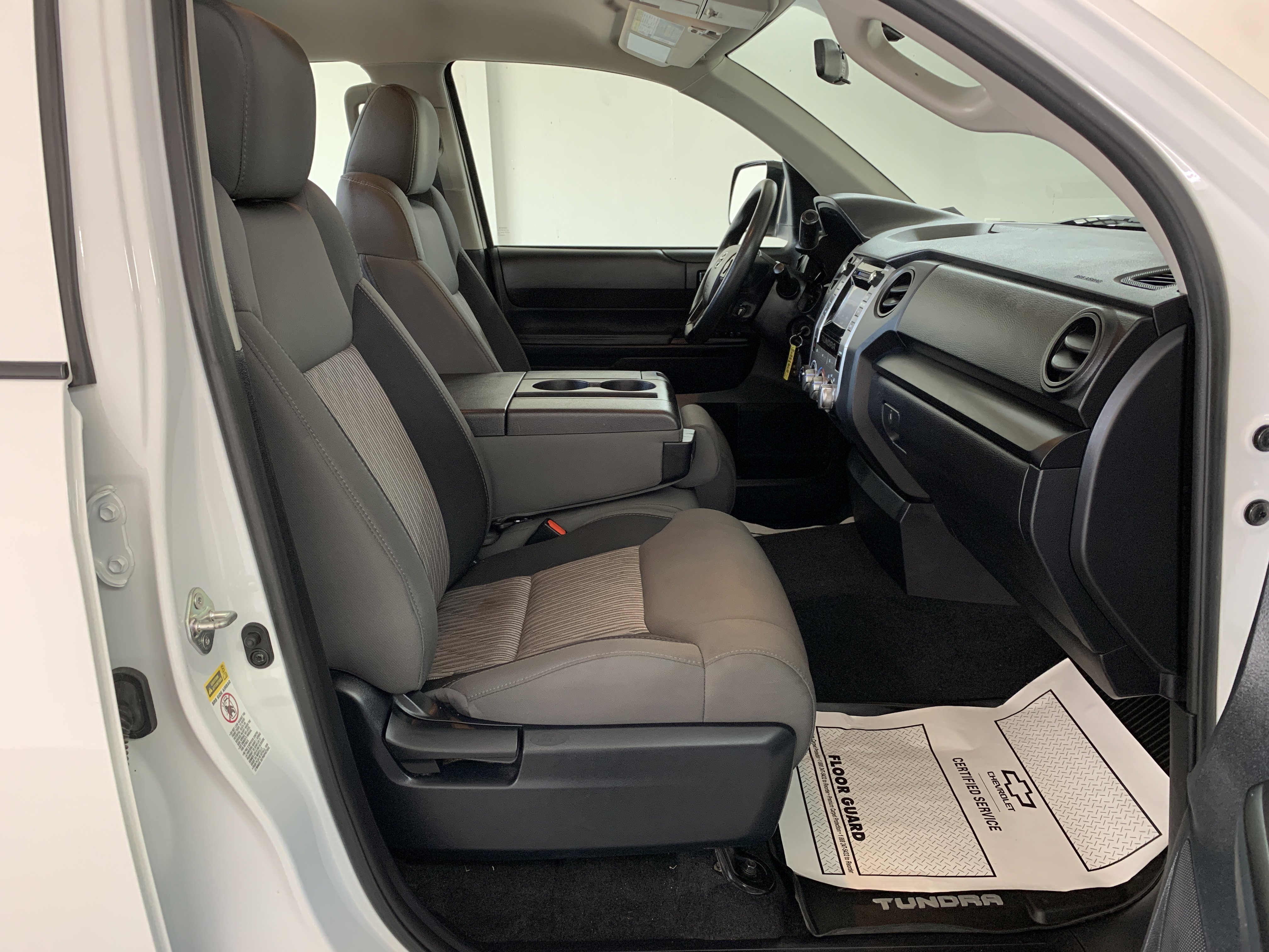 Used 2017 Toyota Tundra SR image 28