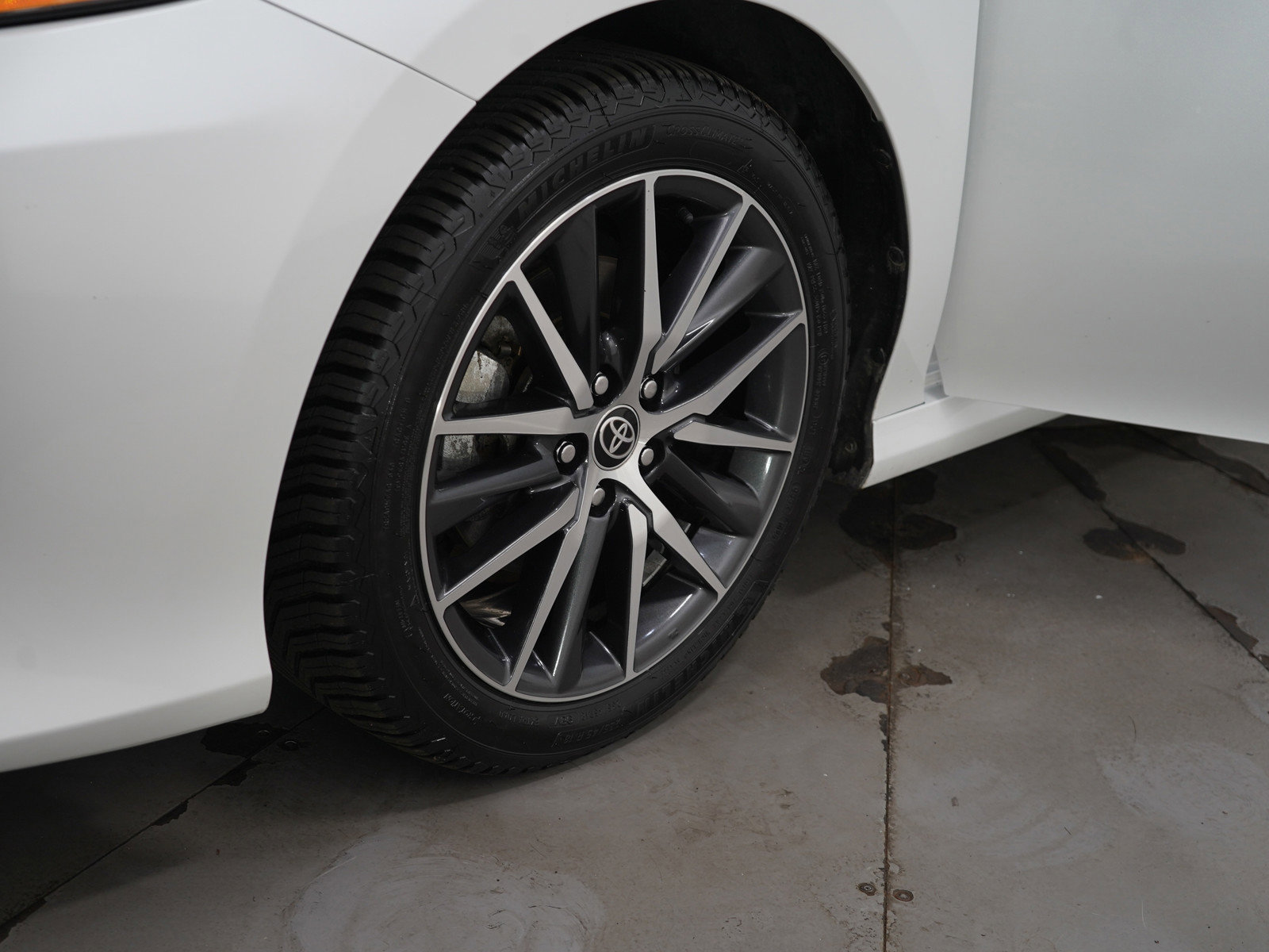 Used 2022 Toyota Camry XLE image 25