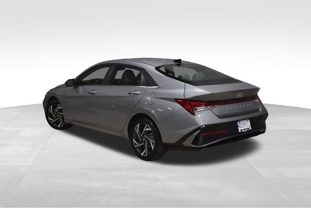 Used 2025 Hyundai Elantra Limited image 7