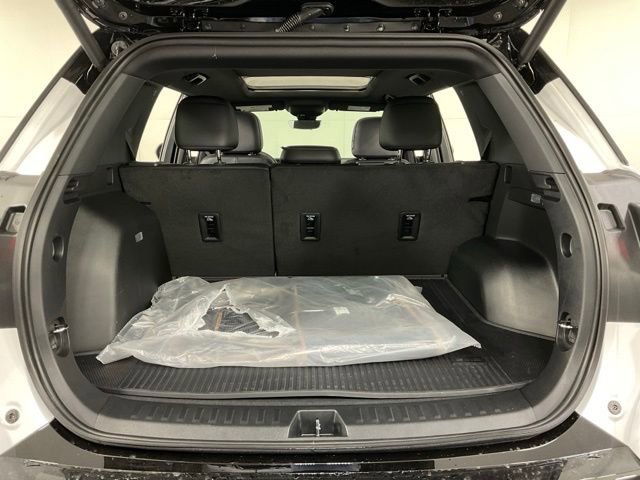 New 2026 GMC Terrain AT4 w/ Convenience Package III image 38