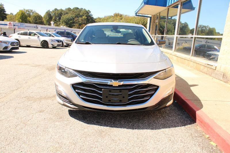 Used 2020 Chevrolet Malibu LS FWD image 2