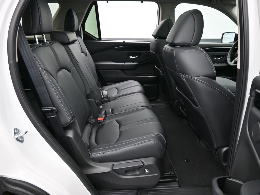 New 2025 Honda Pilot Touring image 40