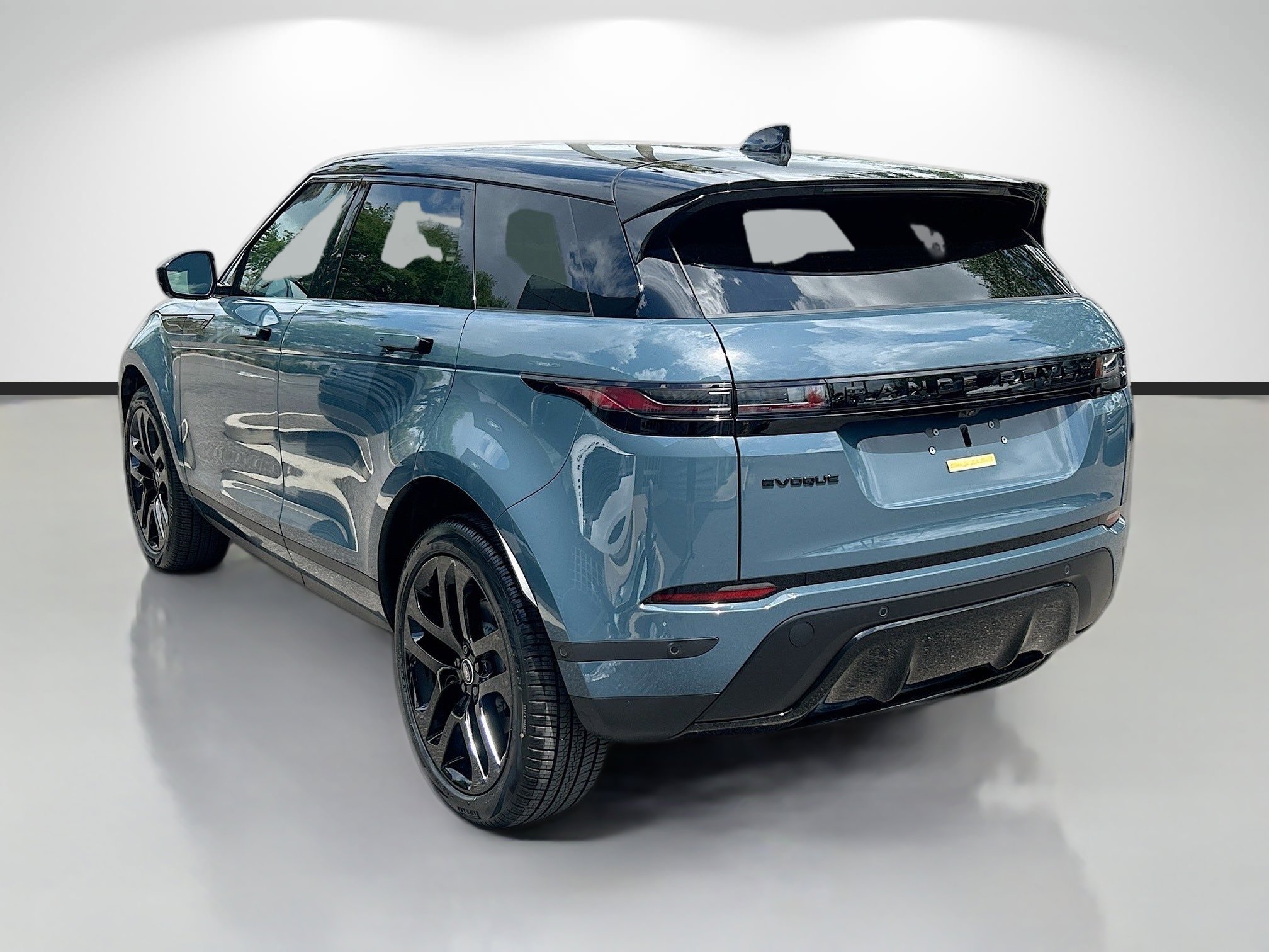Used 2026 Land Rover Range Rover Evoque S image 3