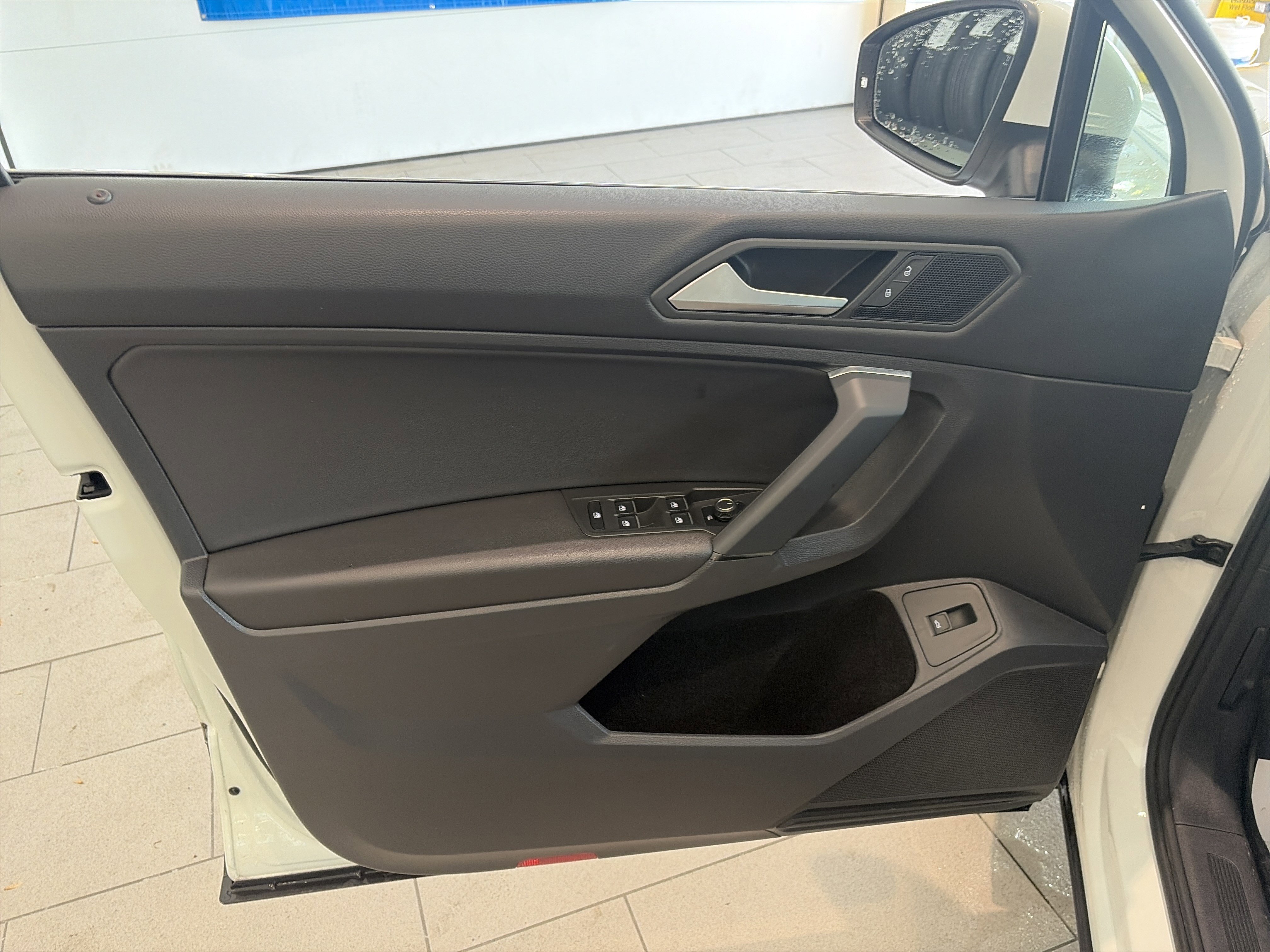 Used 2019 Volkswagen Tiguan SEL AWD/4WD image 13