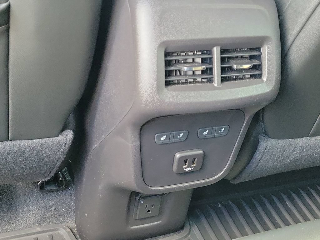Used 2024 Chevrolet Equinox Premier AWD/4WD image 12