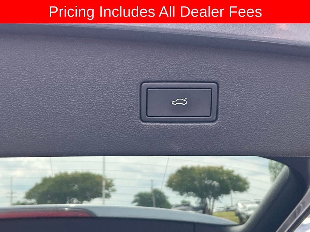 Used 2022 Volkswagen Tiguan SE FWD image 17