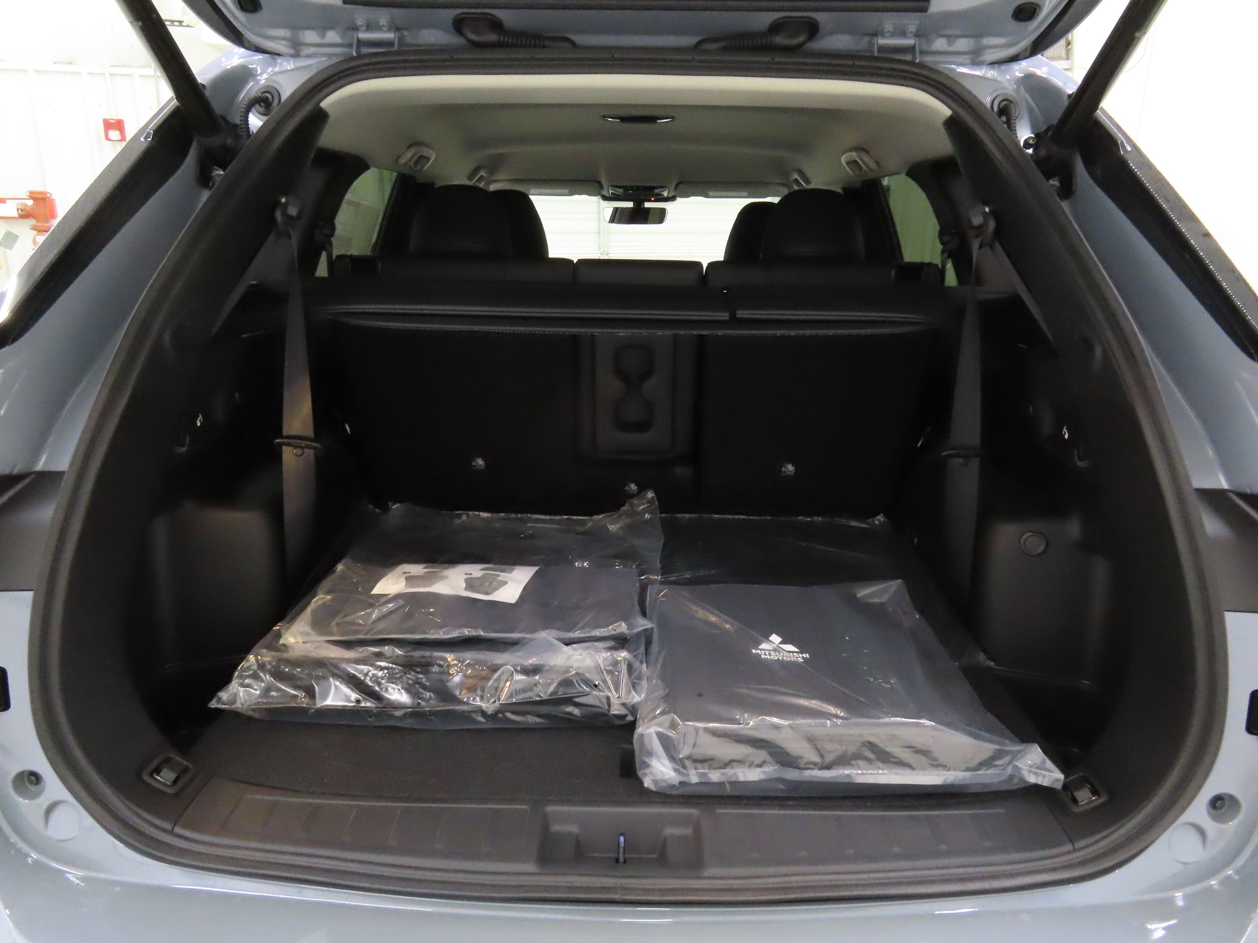 New 2025 Mitsubishi Outlander SE image 22