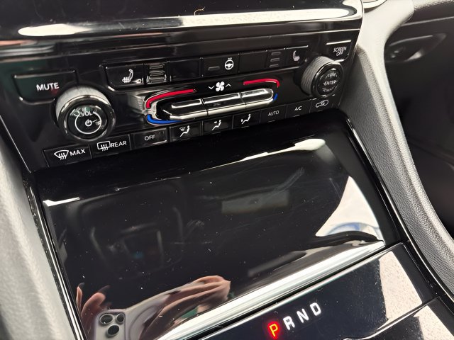 Used 2023 Jeep Grand Cherokee Altitude AWD/4WD image 12