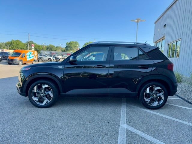 Used 2024 Hyundai Venue SEL FWD image 4