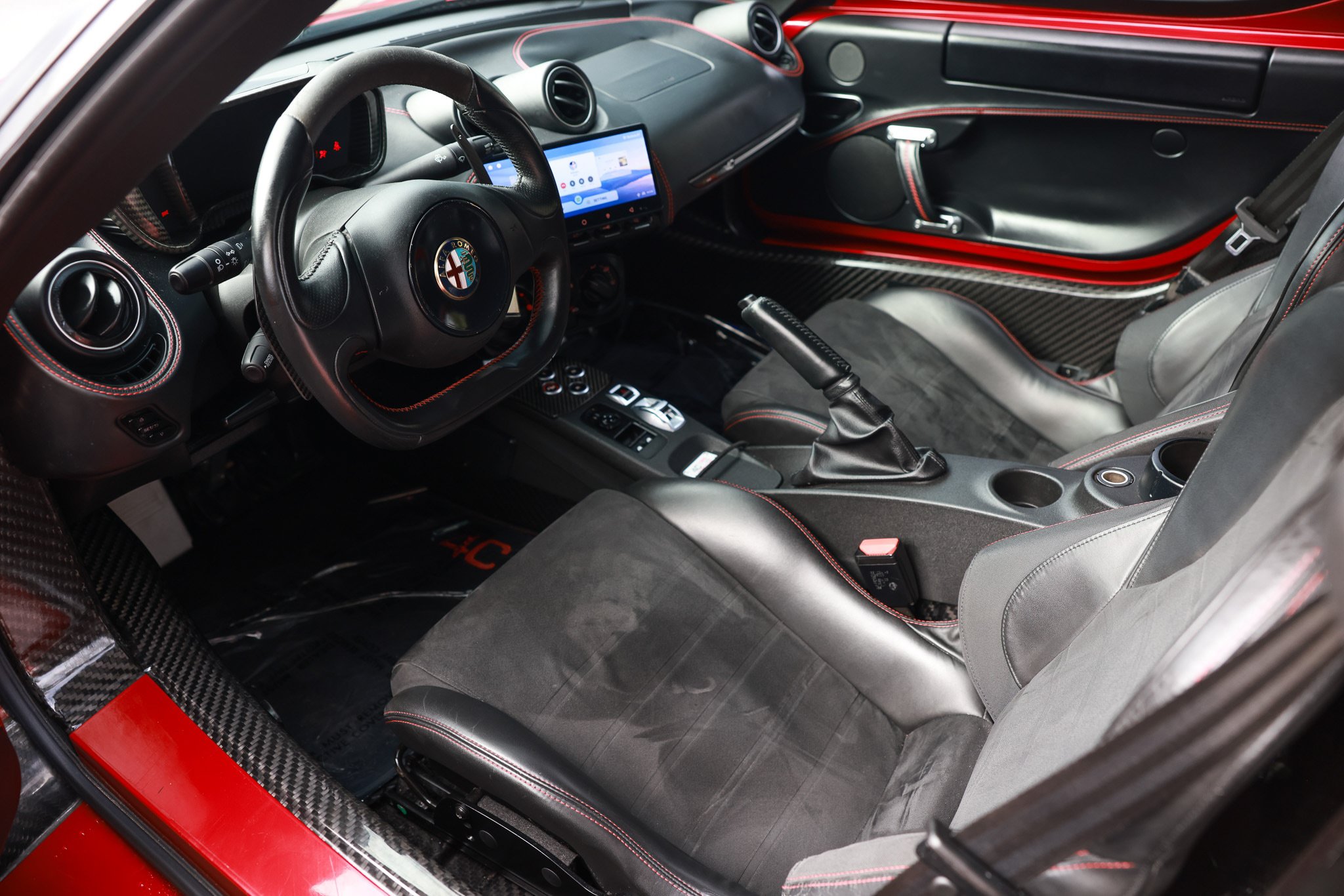 Used 2015 Alfa Romeo 4C Launch Edition w/ Convenience Group RWD image 6