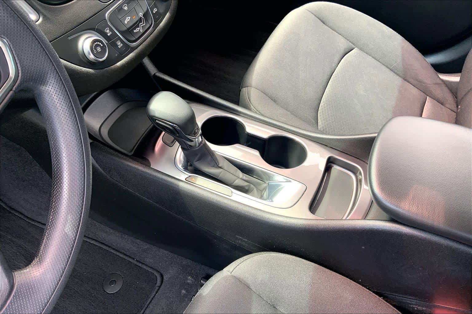 Used 2021 Chevrolet Malibu LS FWD image 17