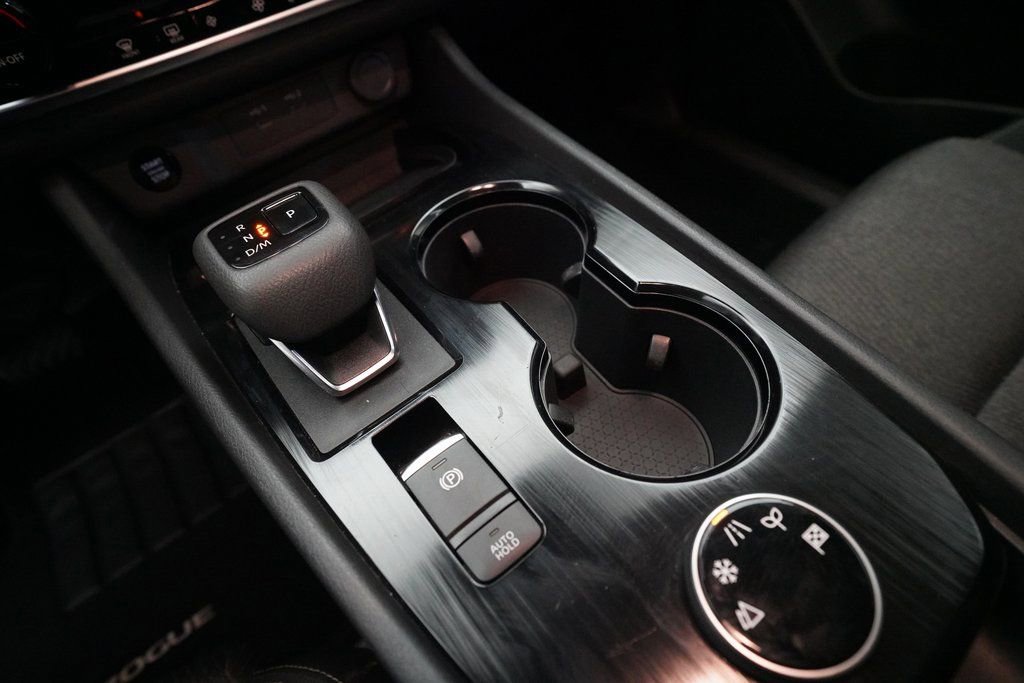 Used 2024 Nissan Rogue SV image 17