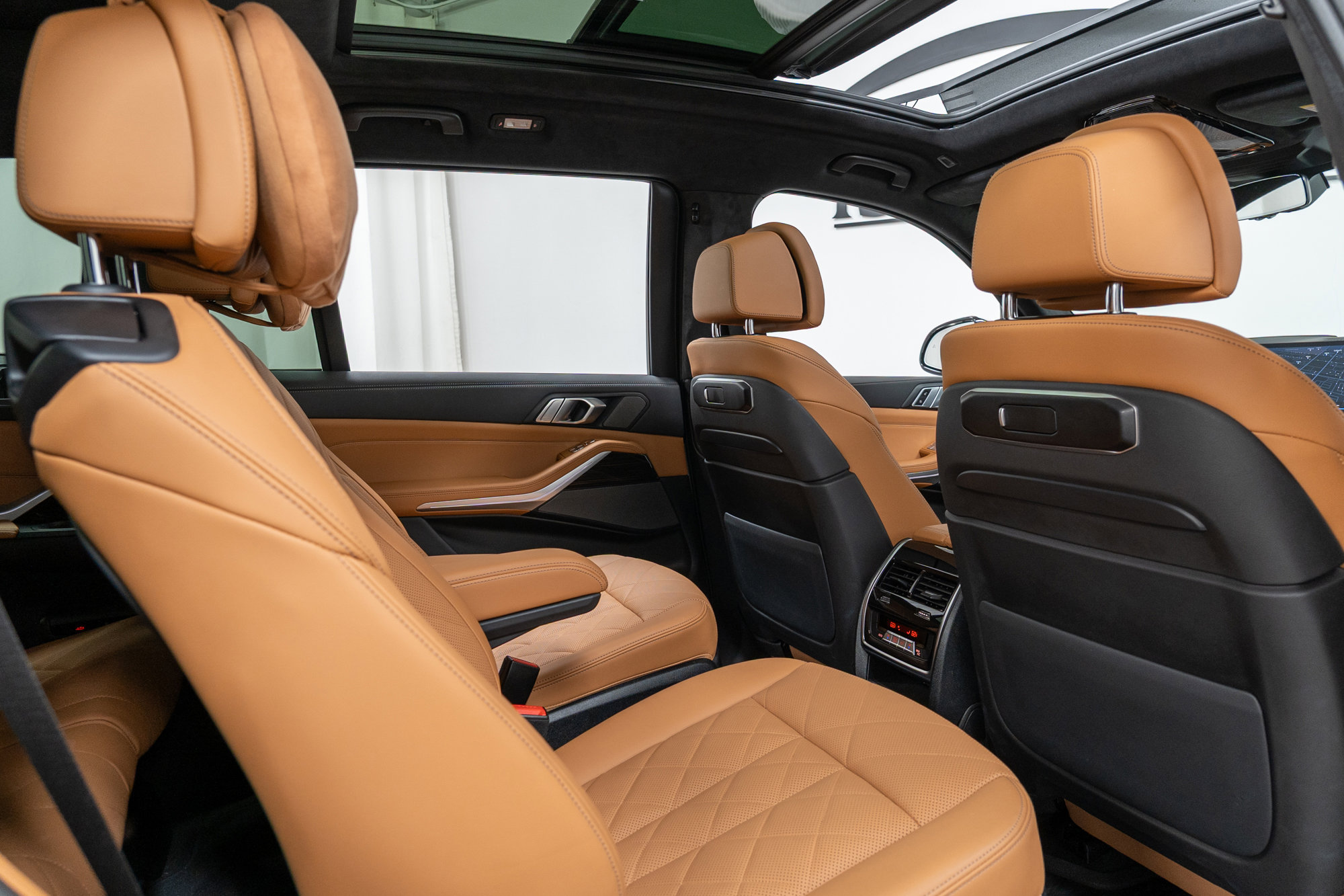 Certified 2024 BMW X7 xDrive40i w/ M Sport Package image 23