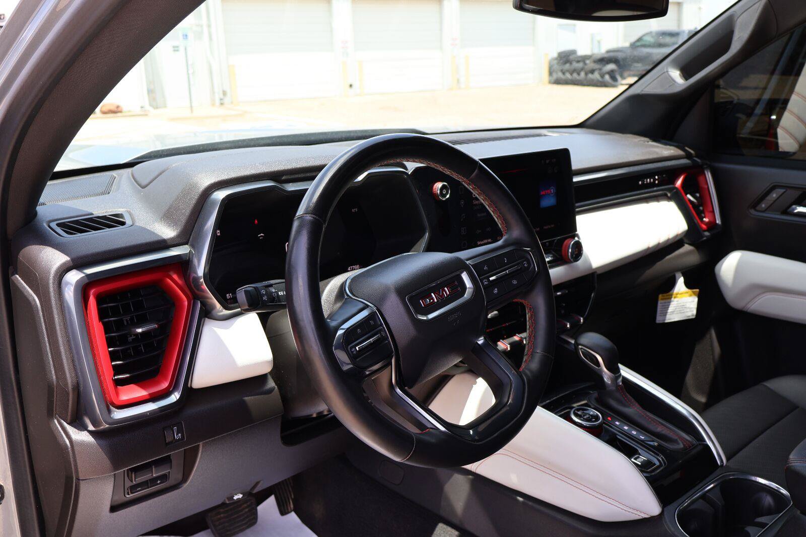Used 2024 GMC Canyon AT4X AWD/4WD image 17