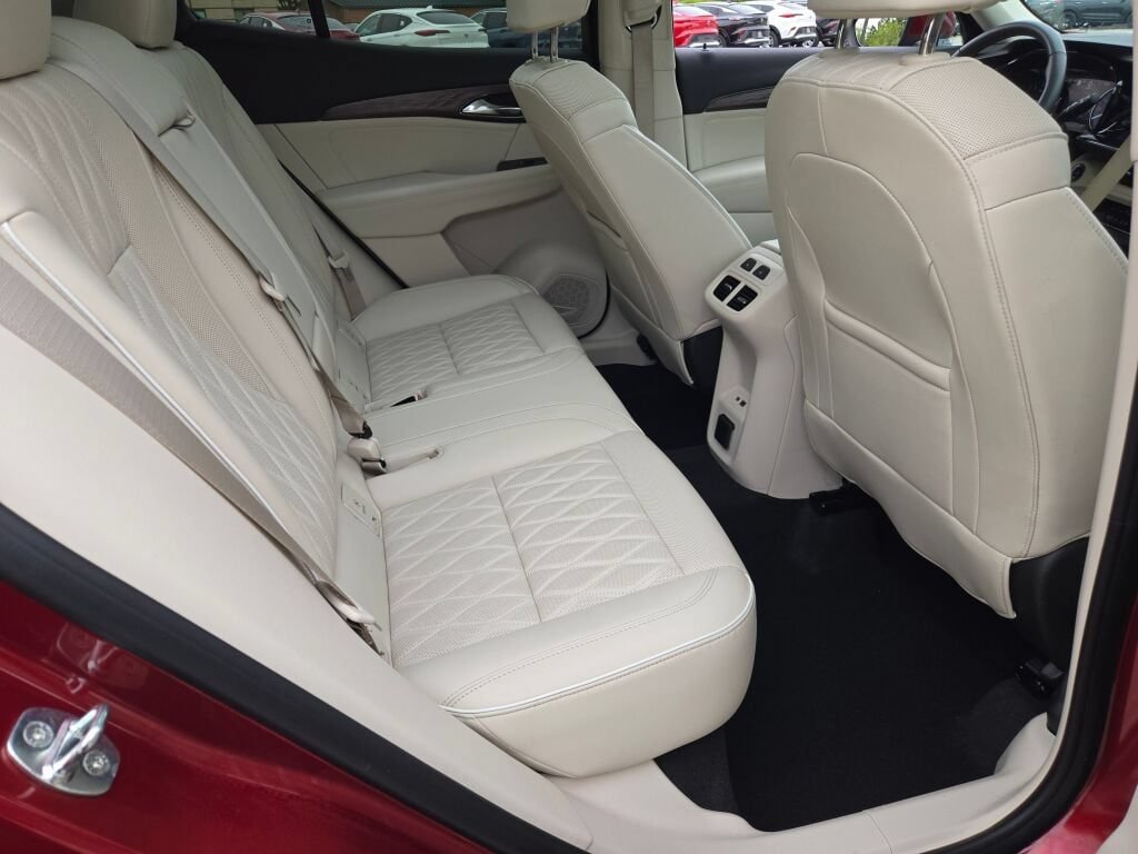 Used 2023 Buick Envision Avenir AWD/4WD image 9