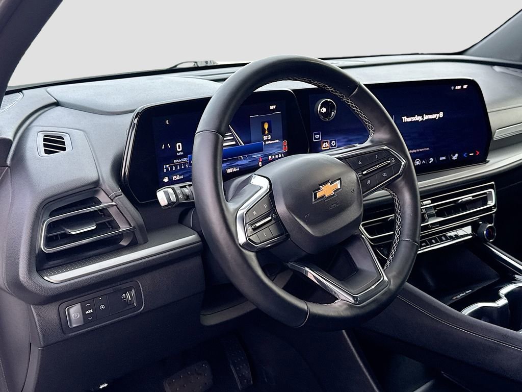 Used 2025 Chevrolet Traverse LT image 35