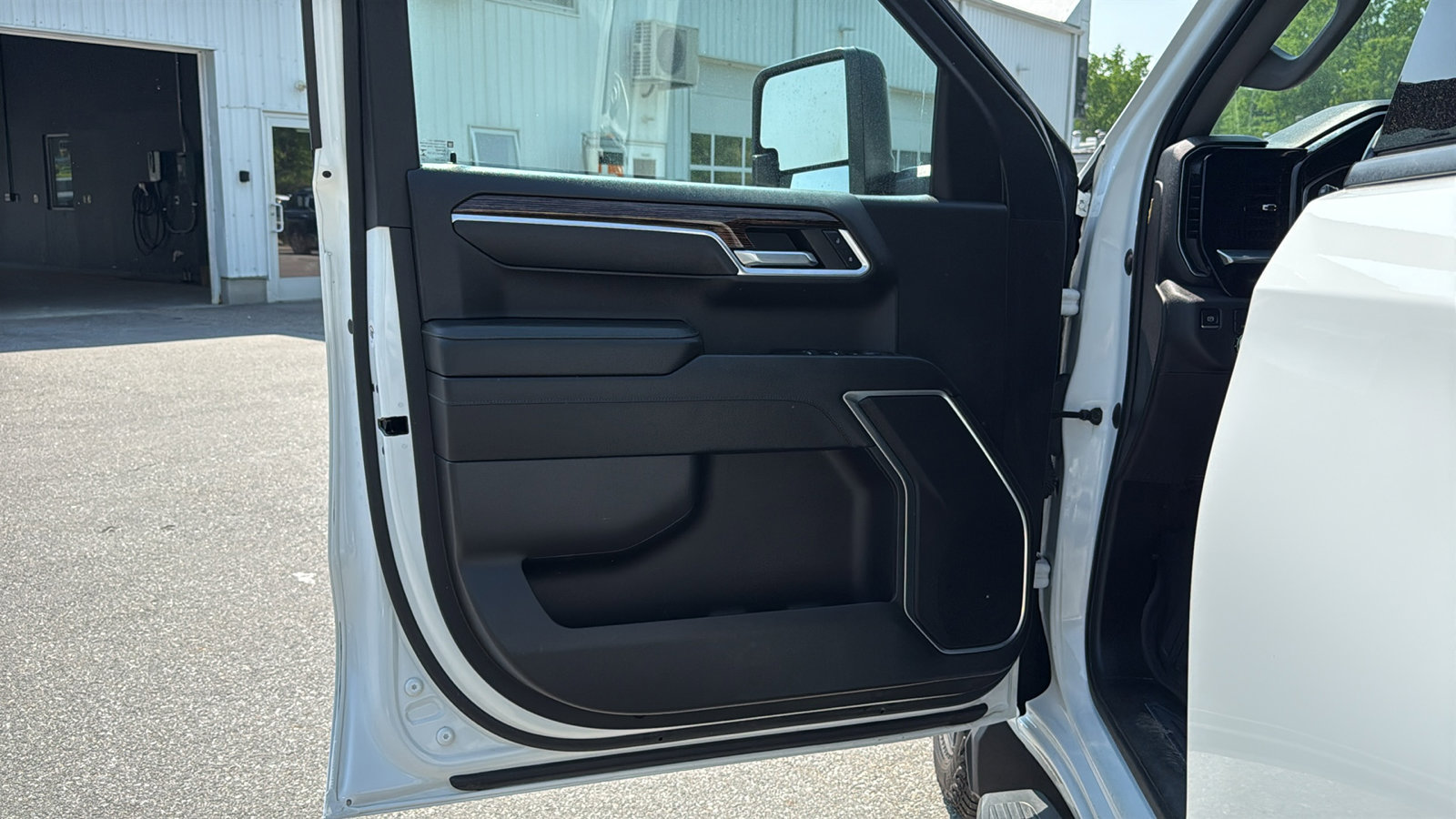 Used 2022 GMC Sierra 1500 Elevation w/ LPO, Elevation Black Package AWD/4WD image 12