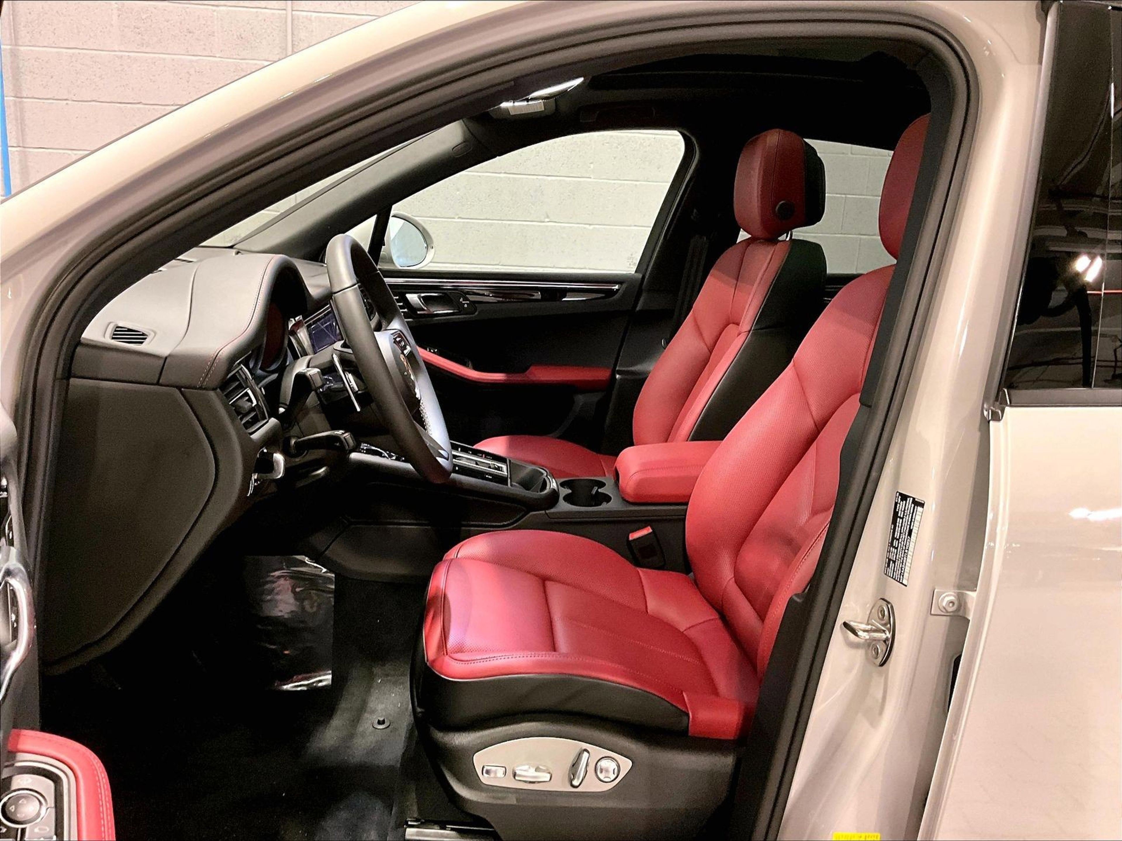 New 2026 Porsche Macan image 5