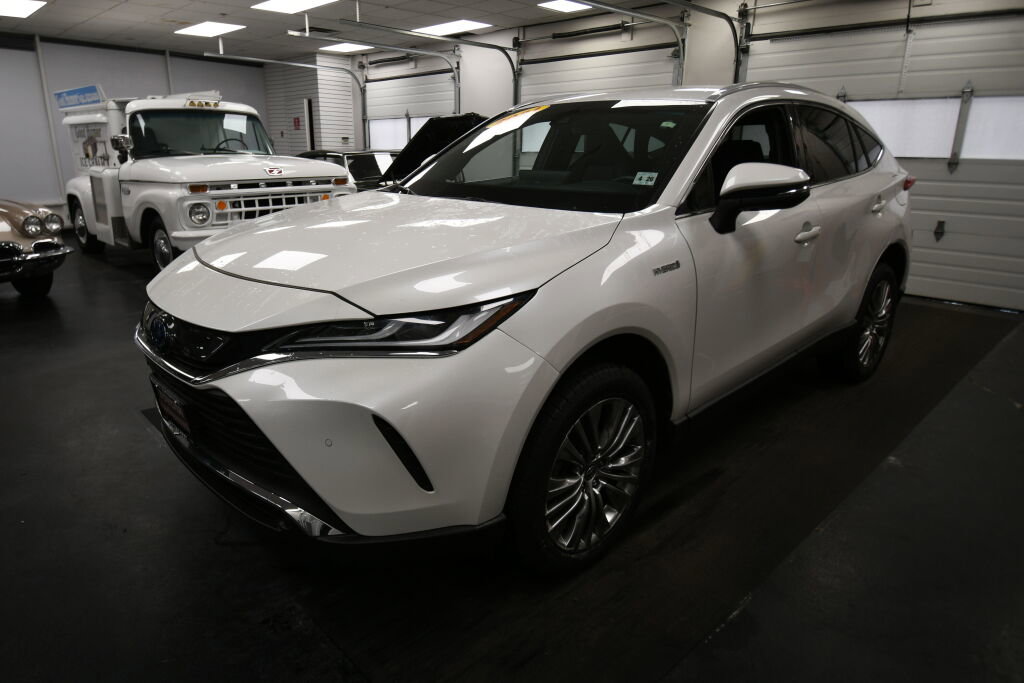Used 2021 Toyota Venza XLE w/ Softex Package image 4