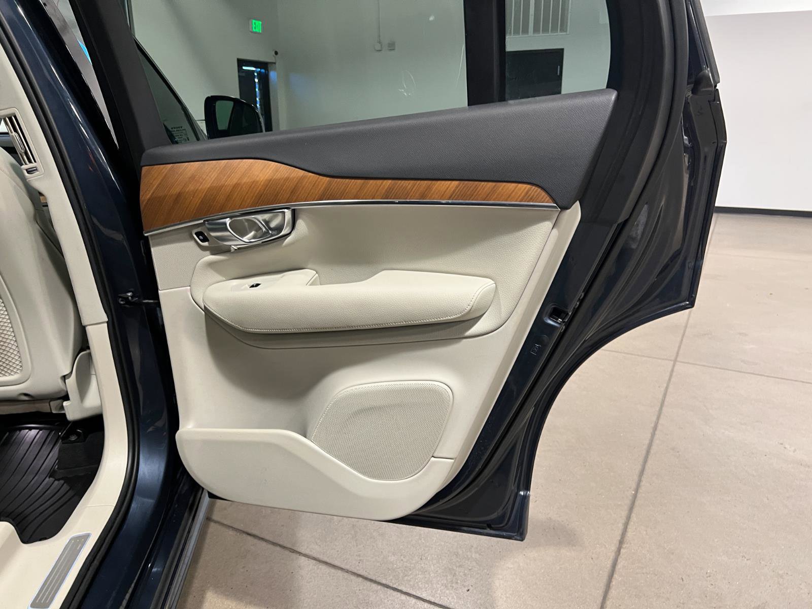 Used 2022 Volvo XC90 T8 Inscription Expression w/ Advanced Package image 37