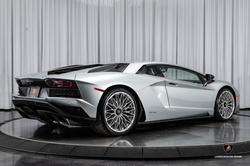 Used 2018 Lamborghini Aventador S image 39