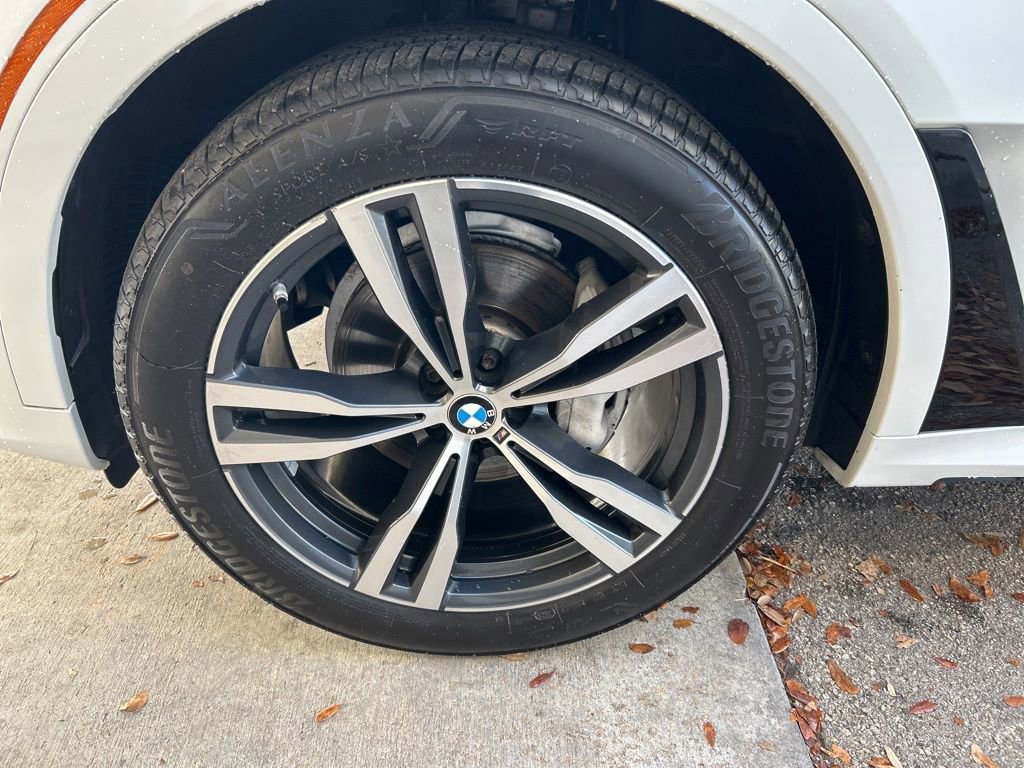 Used 2022 BMW X7 xDrive40i w/ M Sport Package image 15