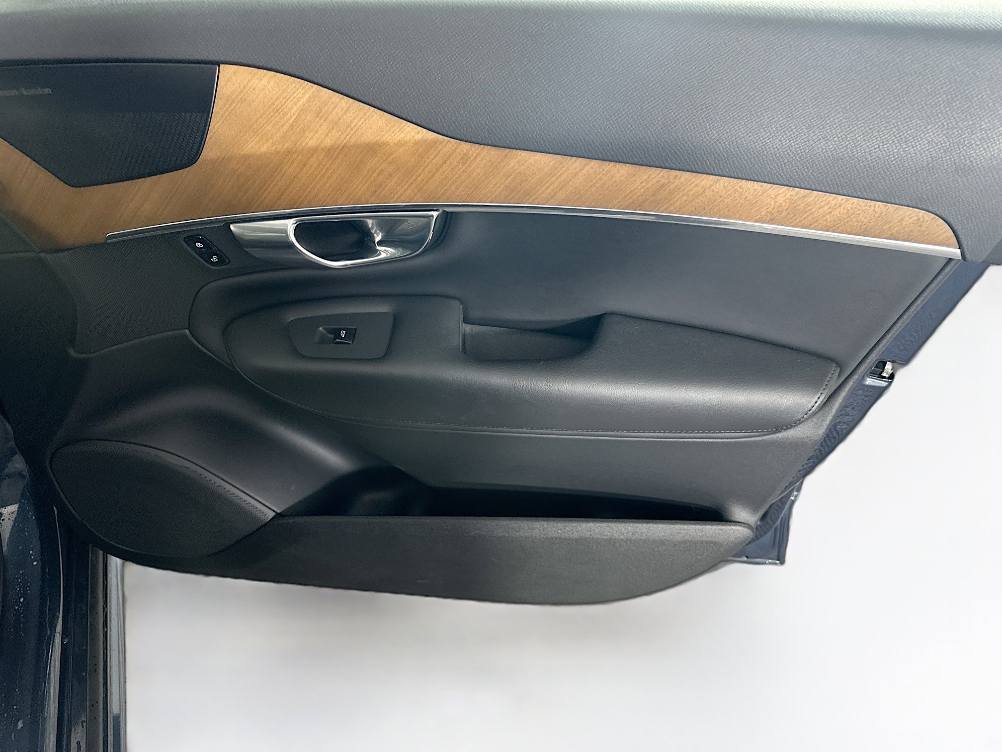 Used 2023 Volvo XC90 B6 Plus w/ Protection Package Premier image 33