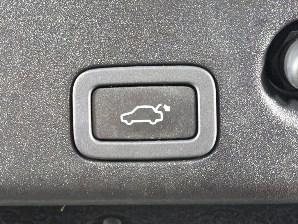 Used 2012 Jaguar XJ L image 21