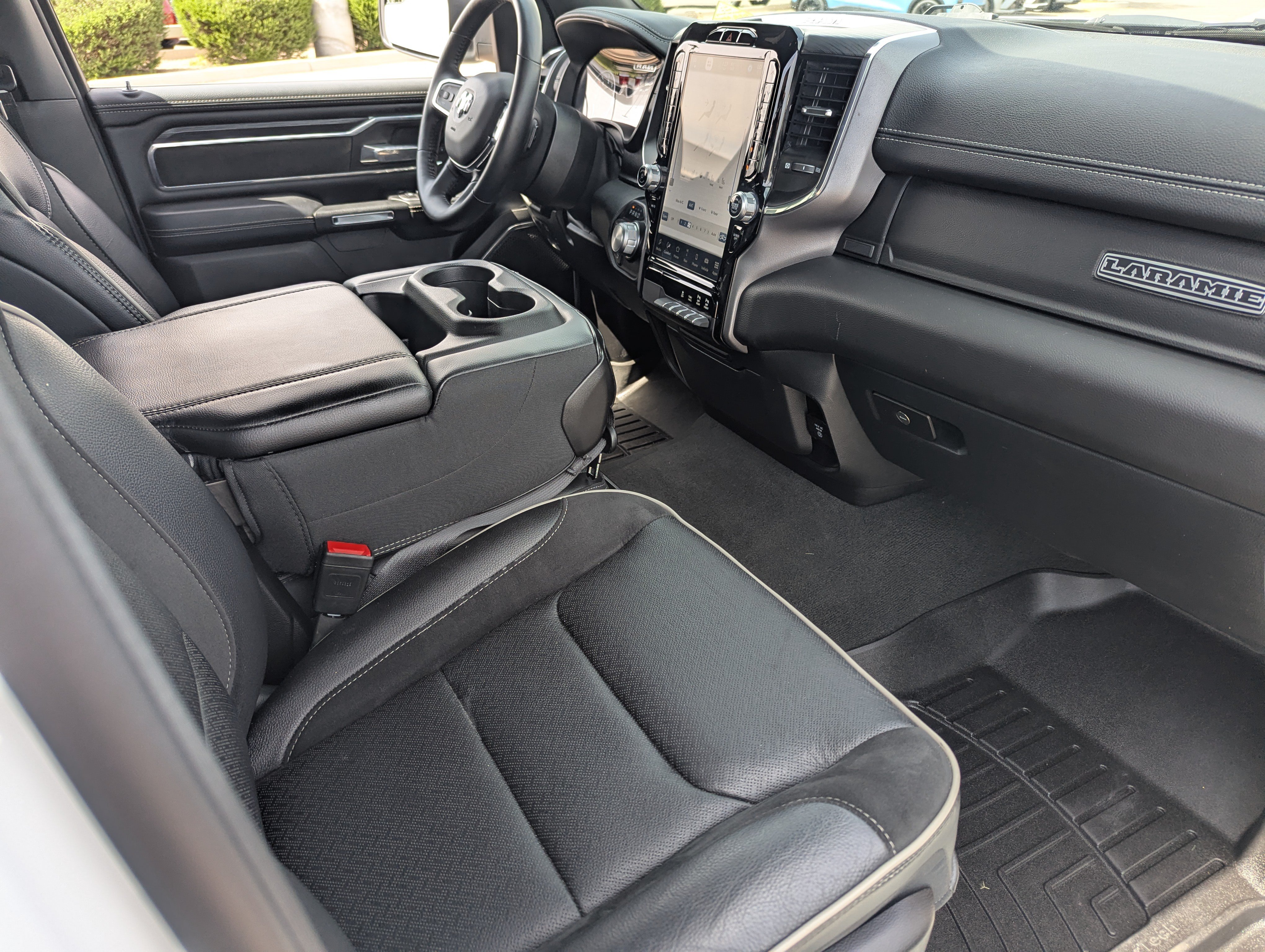 Used 2024 RAM 1500 Laramie AWD/4WD image 12