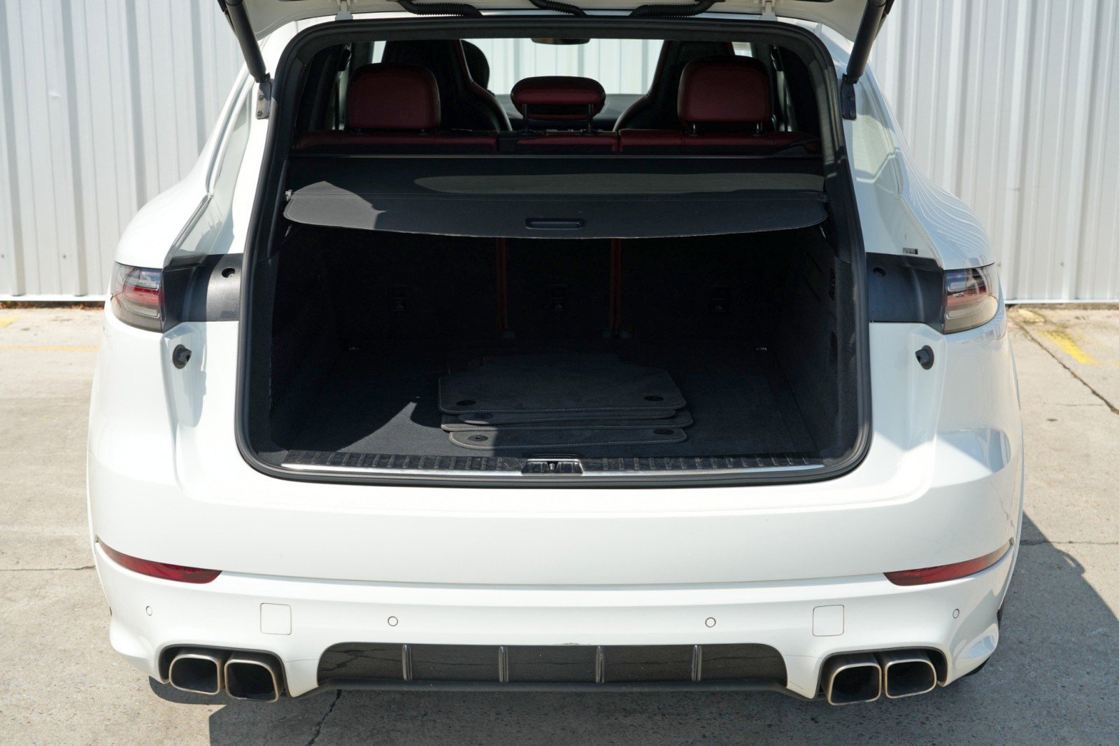 Used 2020 Porsche Cayenne Turbo image 10