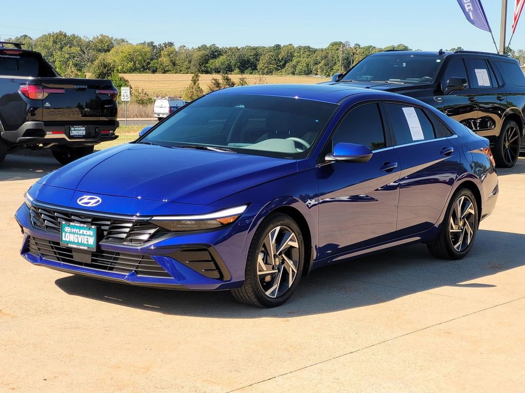 Used 2024 Hyundai Elantra SEL w/ Convenience Package image 3