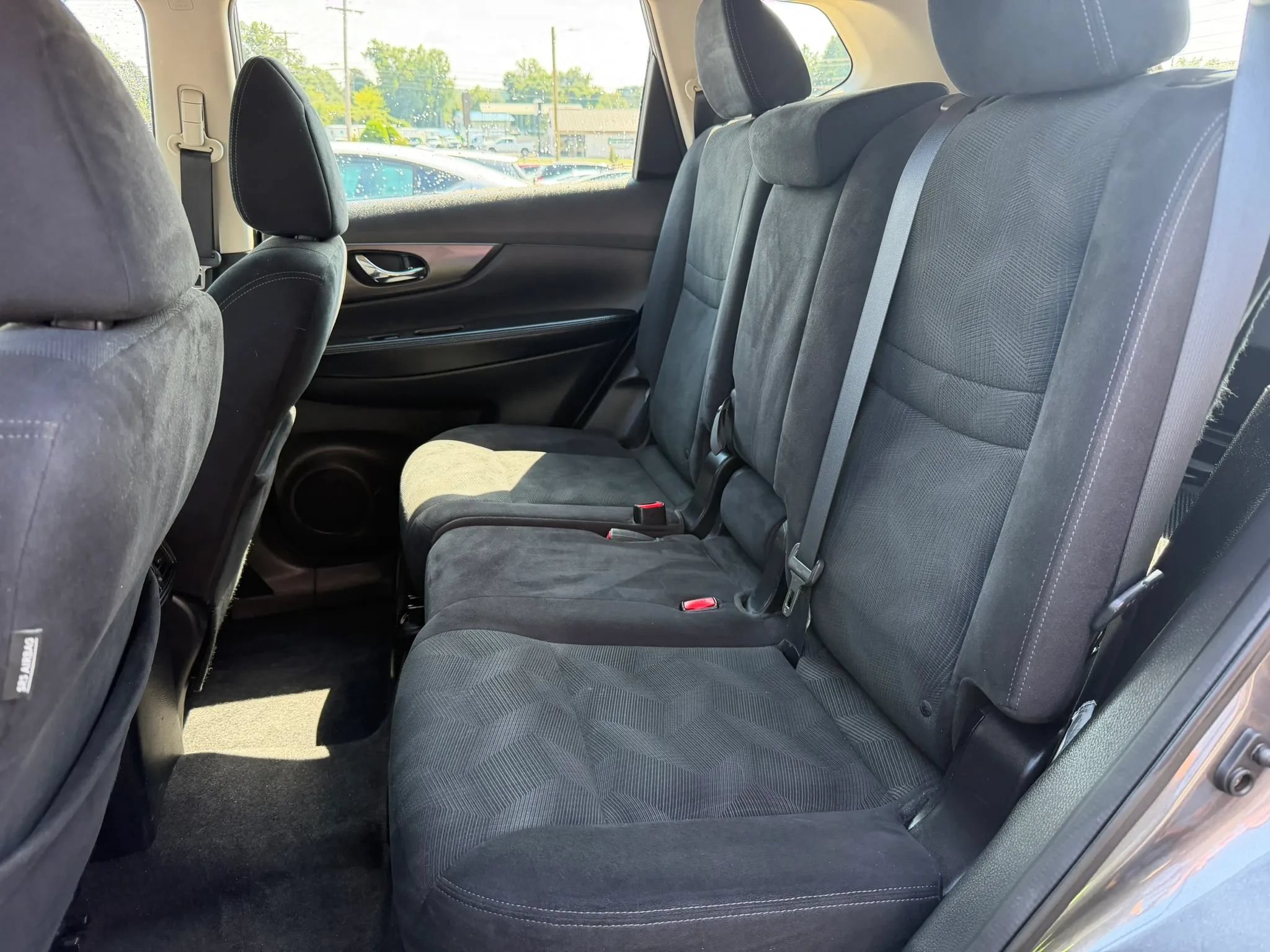Used 2014 Nissan Rogue S FWD image 12