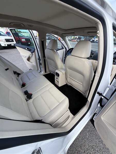 Used 2013 Volkswagen Tiguan SE AWD/4WD image 28