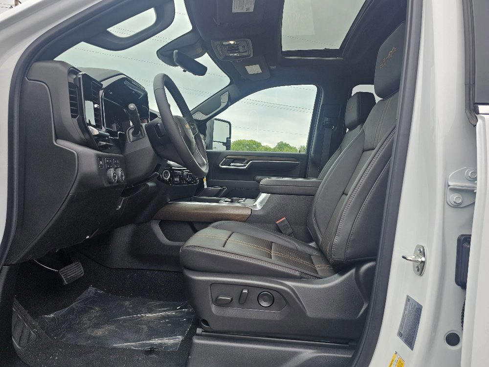 New 2025 Chevrolet Silverado 3500 High Country w/ Technology Package image 4