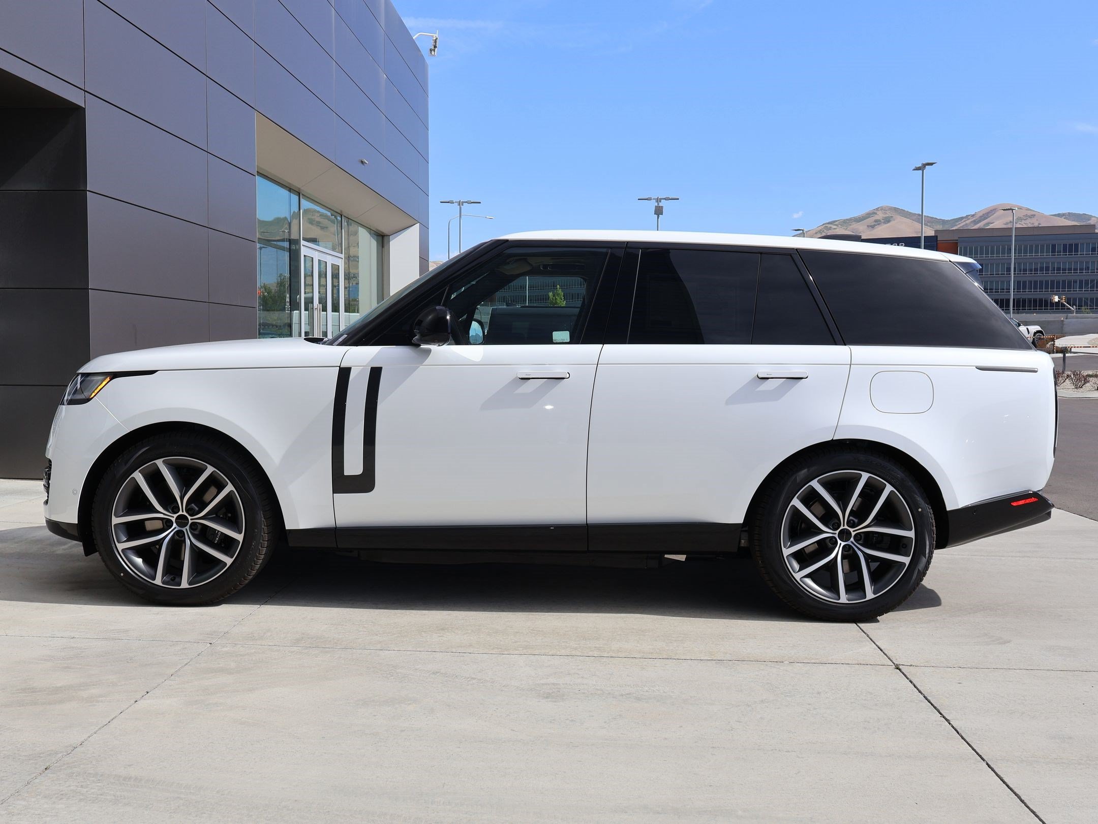 New 2026 Land Rover Range Rover SE AWD/4WD image 9