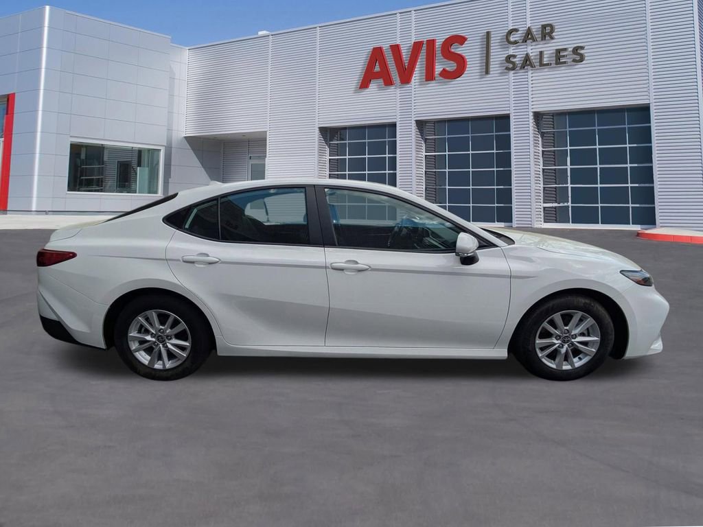 Used 2025 Toyota Camry LE image 5