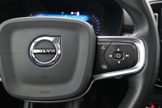 Used 2023 Volvo XC40 B4 Ultimate FWD image 19