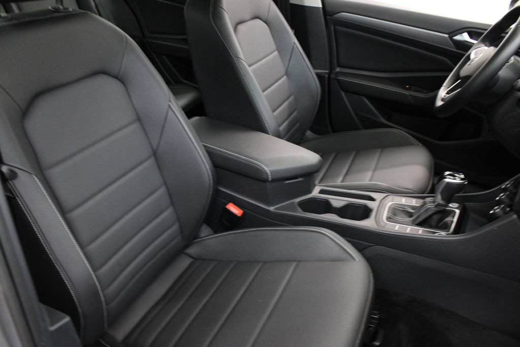 Used 2024 Volkswagen Jetta SE FWD image 25
